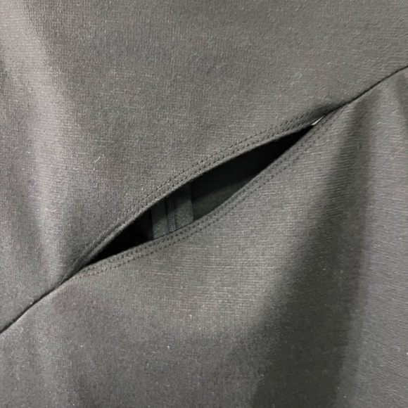 Guess Crop Top With a Cut-out Detail - Picture 2 of 3